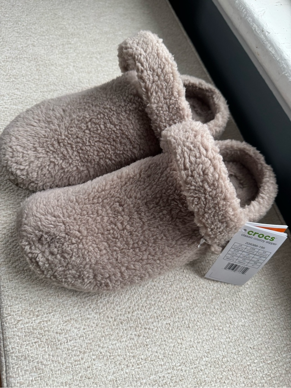 Crocs Classic Cozzzy Slippers - Beige Plush Fleece (Unisex M10/W12) - NWT